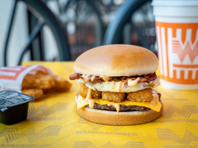 whataburger breakfast hours